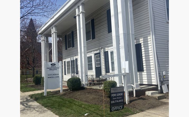 Pictures of Office property located at 225 E Liberty St, Medina, OH 44256 for lease - image #1