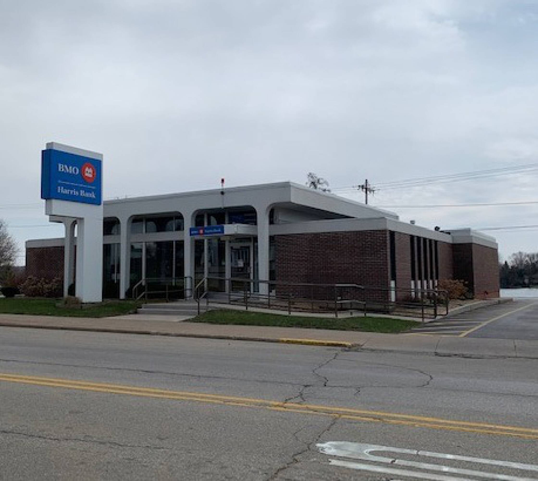 bmo 132 e main st hortonville wi 54944