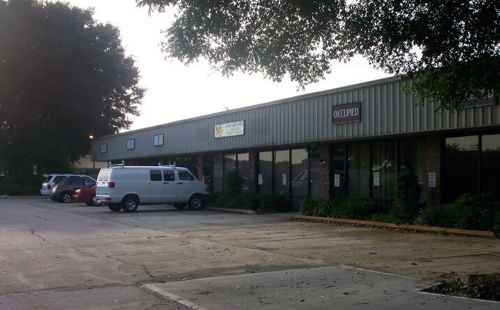 Pictures of Industrial property located at 102 Drennen Rd, Orlando, FL 32806 for lease - image #1