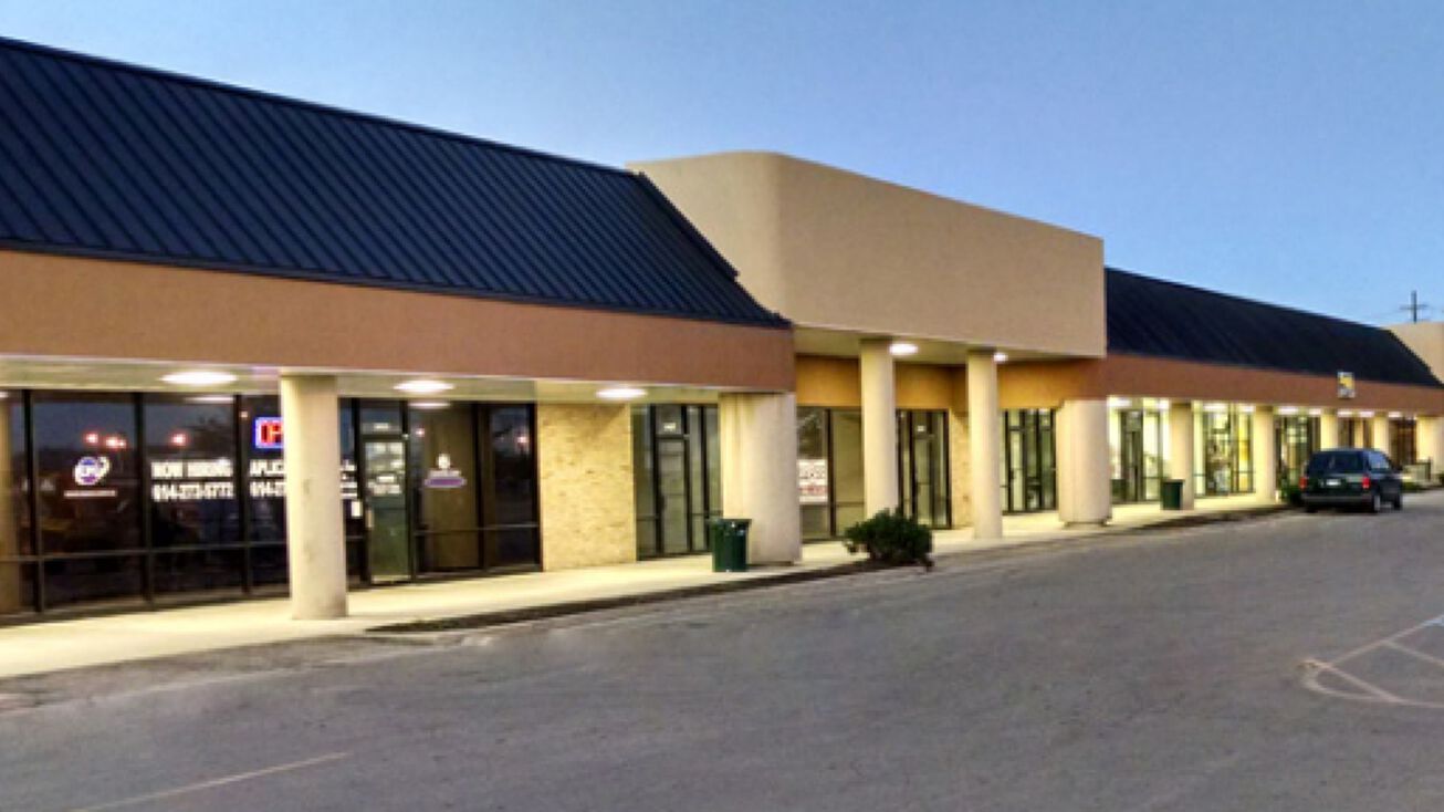 240 N Wilson Rd, Columbus, OH 43204 Retail Space for Lease