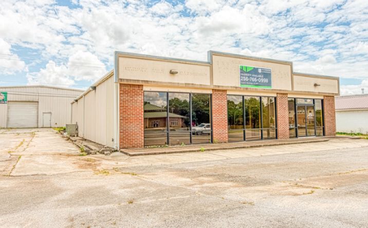 Pictures of Retail property located at 1106 Avalon Ave, Muscle Shoals, AL 35661 for lease - image #1
