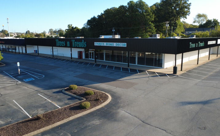 Pictures of Retail property located at 621 Old Hickory Blvd, Jackson, TN 38305 for lease - image #1