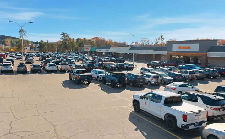 Pictures of Retail property located at 1584 White Mountain Hwy, North Conway, NH 03860 for lease - image #1