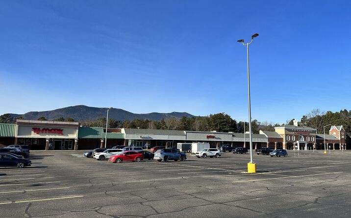 Pictures of Retail property located at 1584 White Mountain Hwy, Conway, NH 03860 for lease - image #1