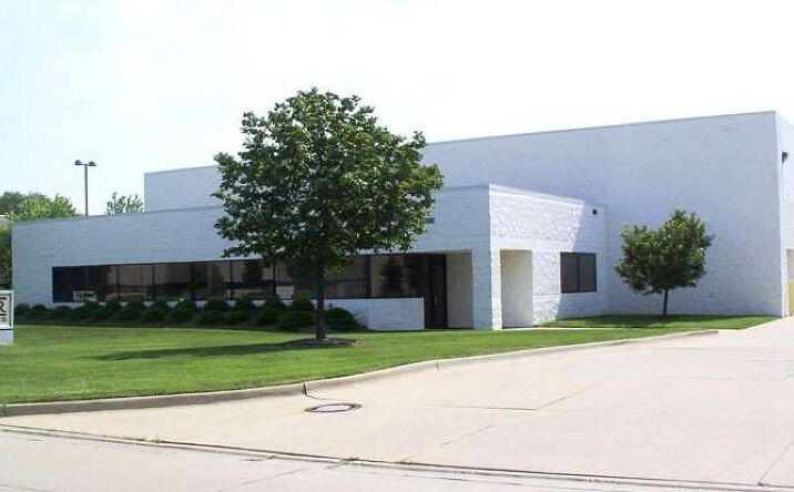 Pictures of Office property located at 33782 Sterling Ponds Blvd, Sterling Heights, MI 48312 for lease - image #1