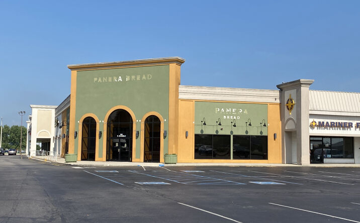 Pictures of Retail, Restaurant property located at 800 E McGalliard Rd, Muncie, IN 47303 for lease - image #1