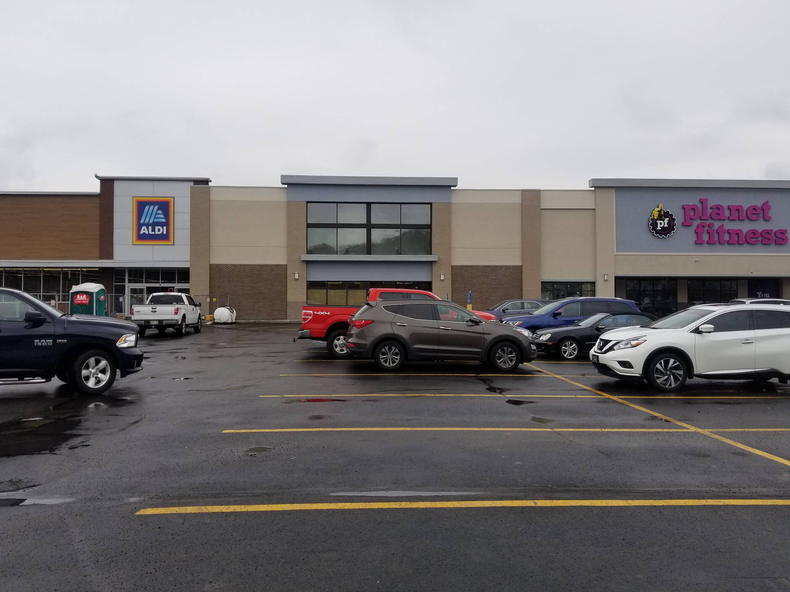 18 N Eisenhower Dr, Beckley, WV 25801