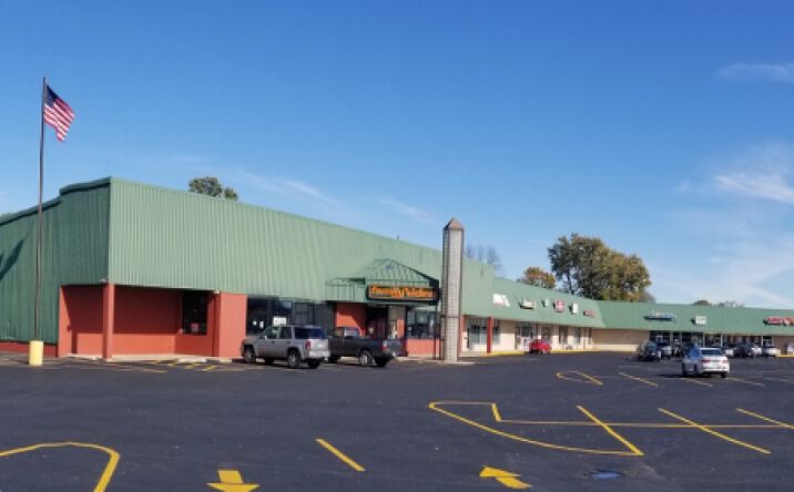 Pictures of Retail, Office, Industrial property located at 300 Wolf River Plaza, New London, WI 54961 for lease - image #1