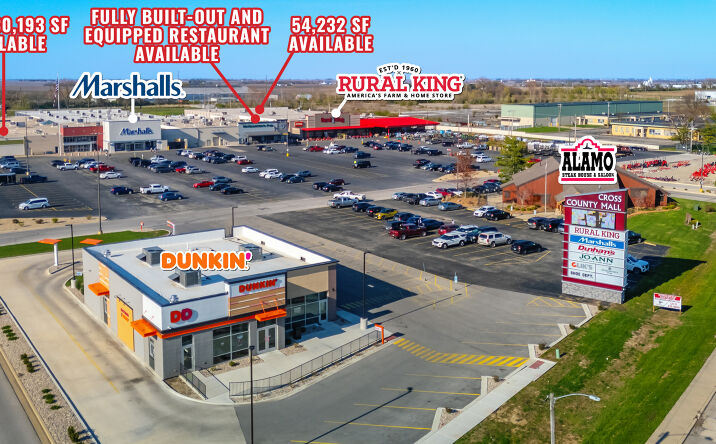 Pictures of Retail property located at 700 Broadway Ave, Mattoon, IL 61938 for lease - image #1