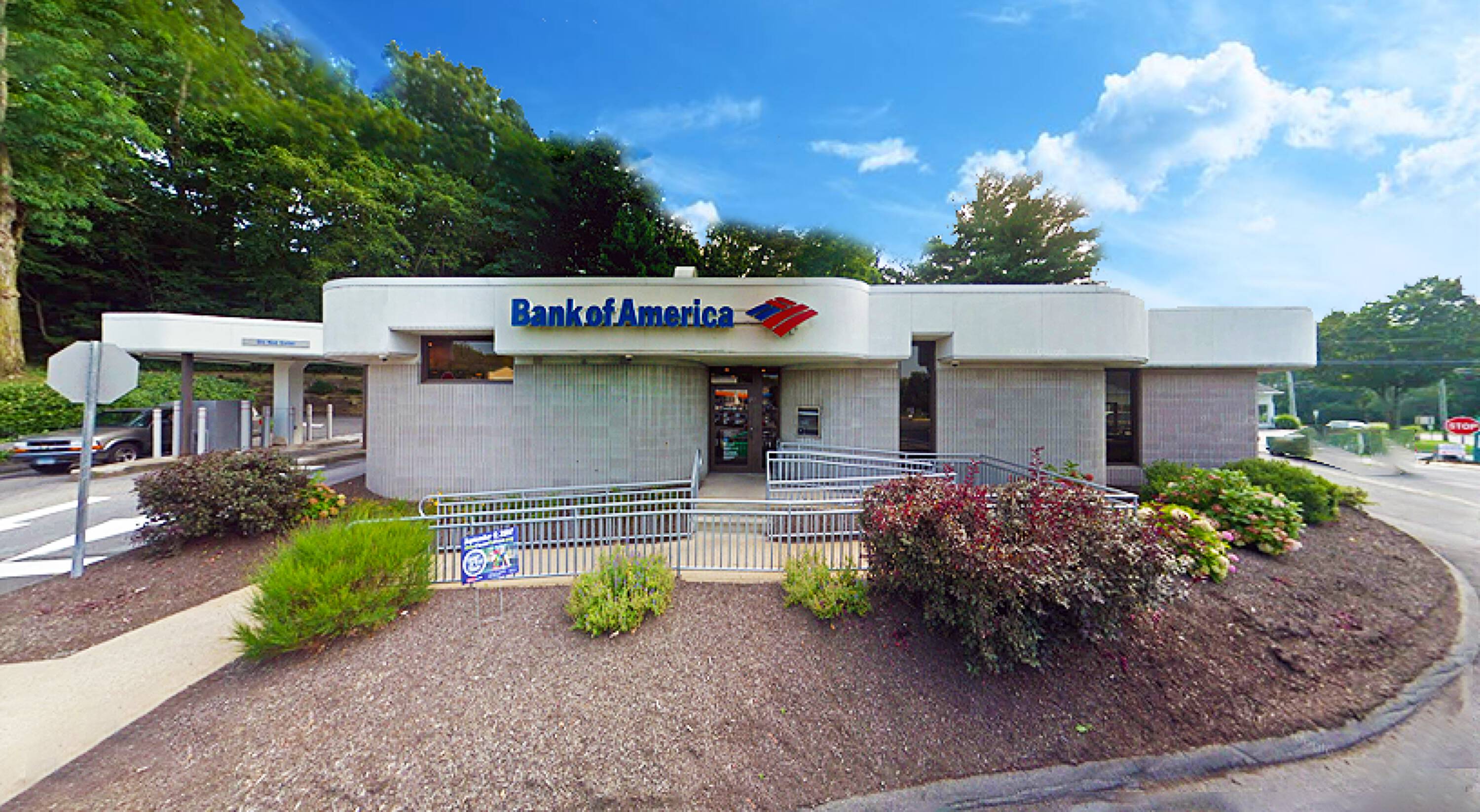 650 Main Ave, Norwalk, CT 06851 Retail Space for Lease Walmart Center