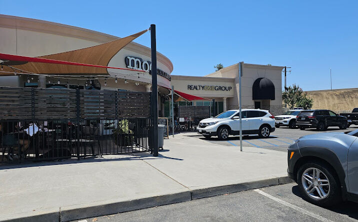 Pictures of Retail, Office, Restaurant property located at 4885 Truxtun Ave, Bakersfield, CA 93309 for lease - image #1