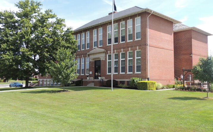 Pictures of Office property located at 124 N Peters St, New Oxford, PA 17350 for lease - image #1
