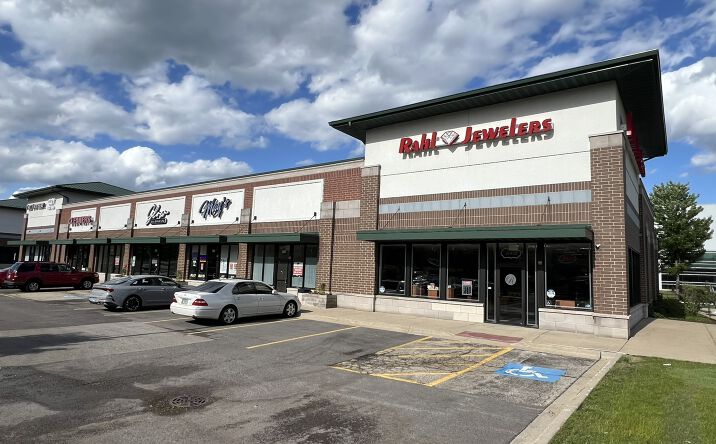 Pictures of Retail property located at 3001 Barrington Rd, Hoffman Estates, IL 60192 for lease - image #1