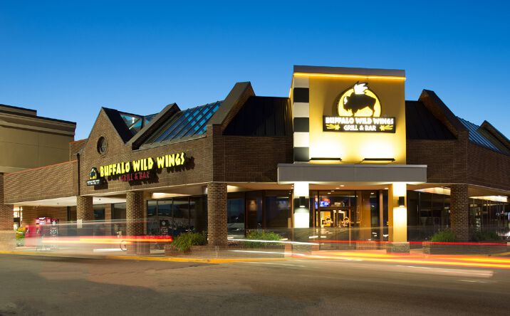 Pictures of Retail, Restaurant property located at 2402 Lake Cir Dr, Indianapolis, IN 46268 for lease - image #1