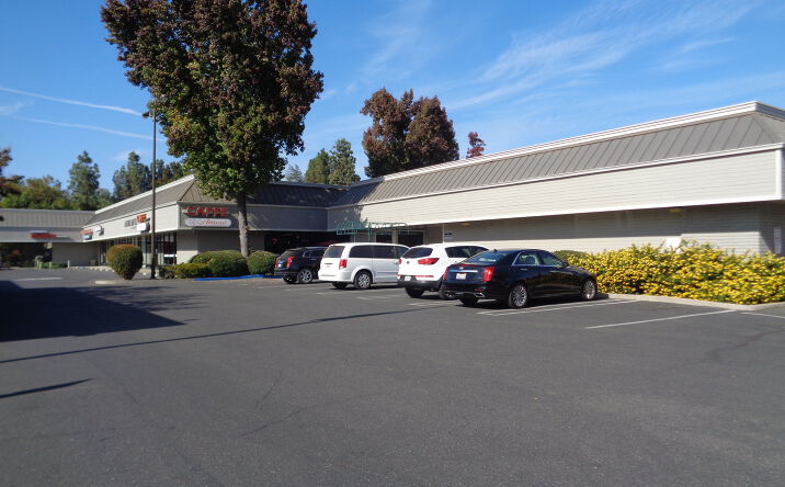Pictures of Retail property located at 3025 McHenry Ave, Modesto, CA 95350 for lease - image #1
