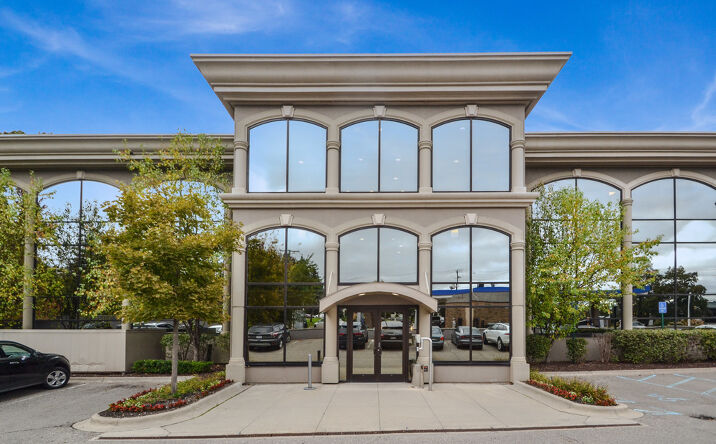 Pictures of Office property located at 21 E Long Lake Rd, Bloomfield Hills, MI 48304 for lease - image #1
