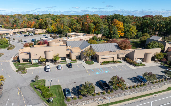 Pictures of Office property located at 31300-31410 Northwestern Hwy, Farmington Hills, MI 48334 for lease - image #1
