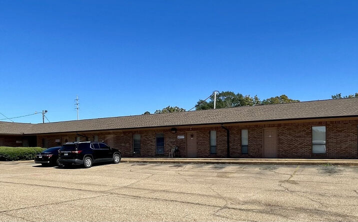 Pictures of Office property located at 2080 Dunbarton Dr, Jackson, MS 39216 for lease - image #1