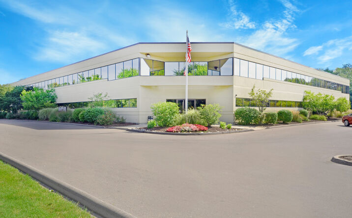 Pictures of Office property located at 32270 Telegraph Road, Bingham Farms, MI 48025 for lease - image #1