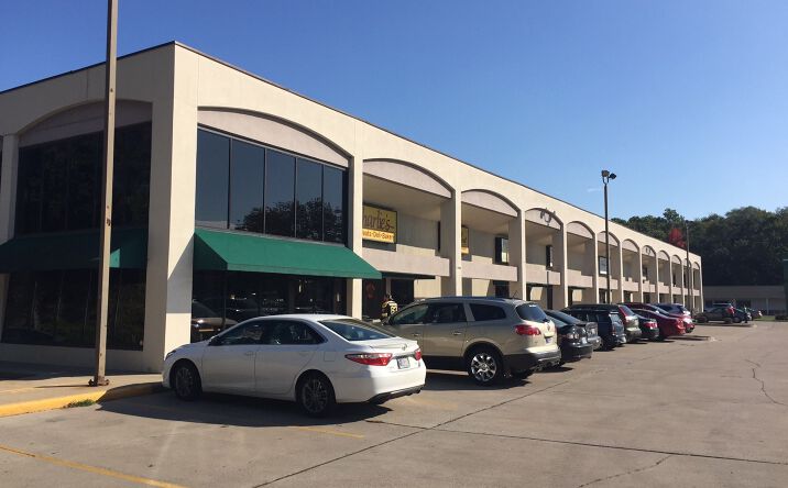 Pictures of Retail property located at 1900 Berry St, Elkhart, IN 46514 for lease - image #1
