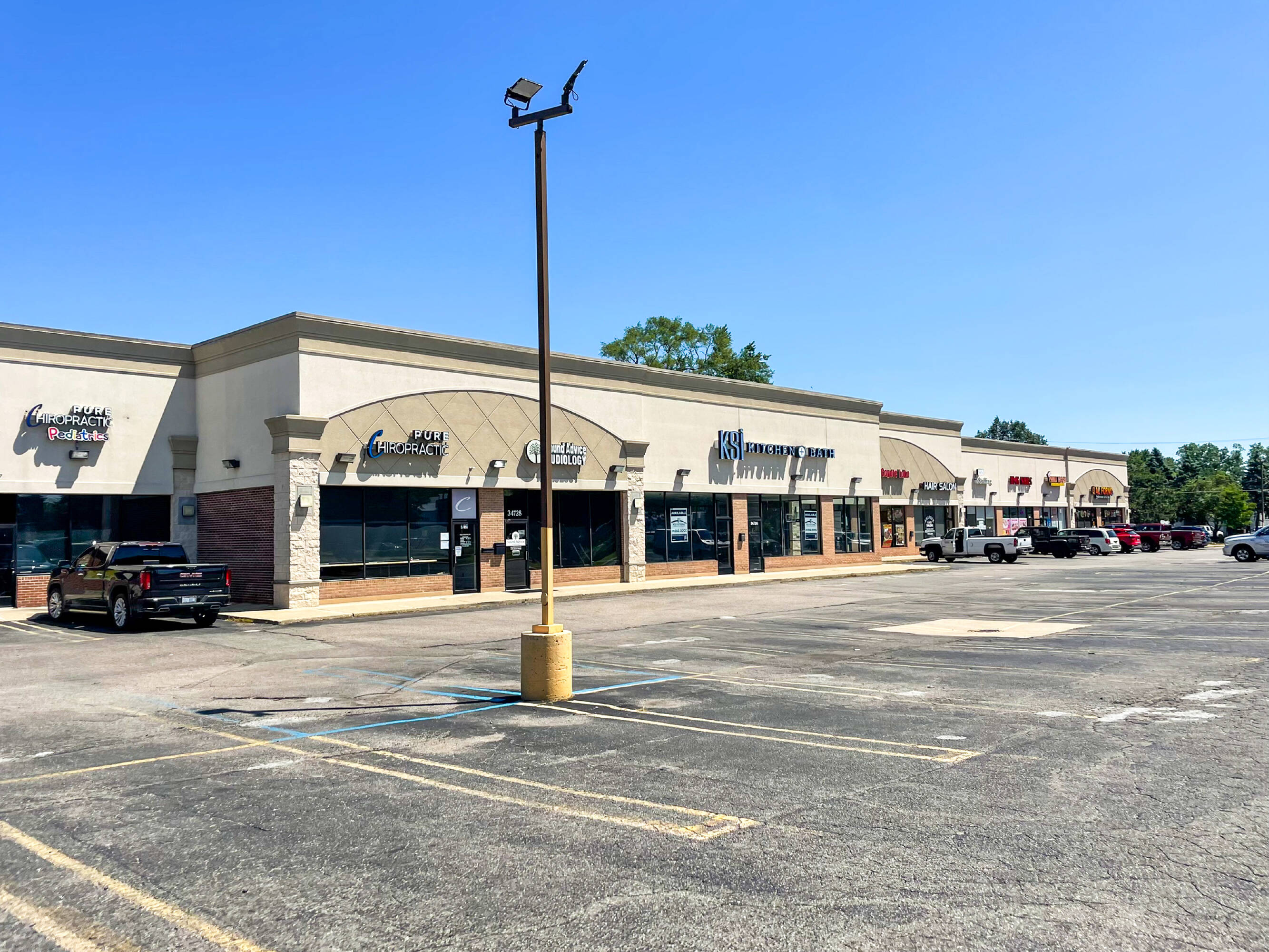 34706 Plymouth Rd, Livonia, MI 48150