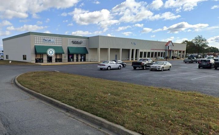 Pictures of Retail property located at 605 N Dupont Blvd, Milford, DE 19963 for lease - image #1