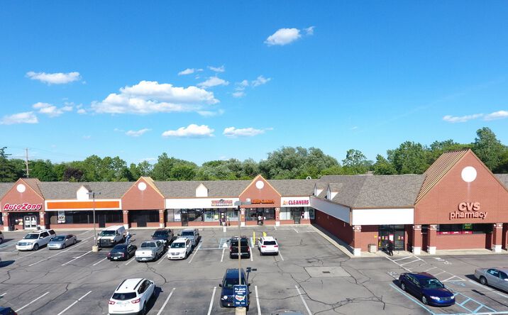 Pictures of Retail property located at 46922 Romeo Plank Rd, Macomb, MI 48044 for lease - image #1