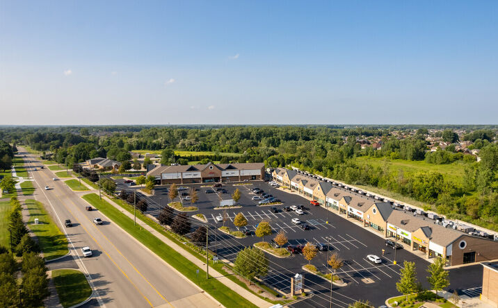 Pictures of Retail property located at 51058 Romeo Plank Rd, Macomb, MI 48042 for lease - image #1