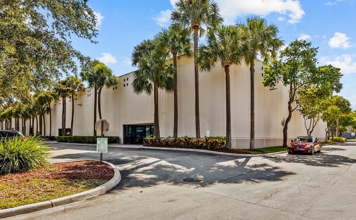 Pictures of Office, Industrial property located at 301-321 Goolsby Blvd, Deerfield Beach, FL 33442 for lease - image #1