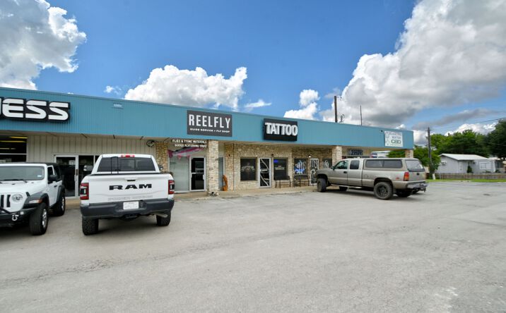 Pictures of Retail, Office, Restaurant property located at 1175 FM2673, Canyon Lake, TX 78133 for lease - image #1