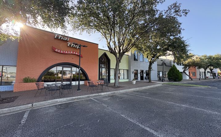 Pictures of Retail property located at 455 W Harwood Rd, Hurst, TX 76054 for lease - image #1
