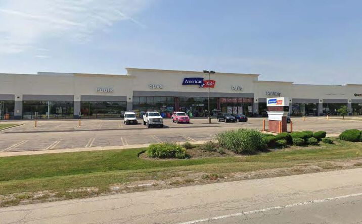 Pictures of Retail property located at 310 Army Trail Rd, Carol Stream, IL 60188 for lease - image #1