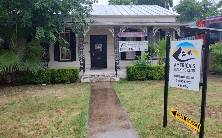 Pictures of Retail, Office, Restaurant property located at 1008 S Alamo St, San Antonio, TX 78210 for lease - image #1
