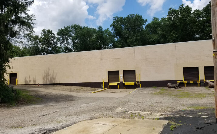Pictures of Industrial property located at 1133-1135 W. Portage Trail Ext, Cuyahoga Falls, OH 44313 for lease - image #1