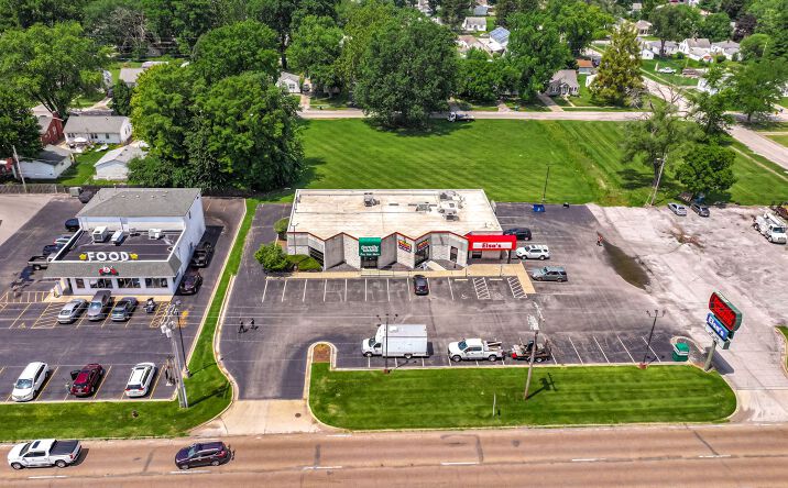 Pictures of Retail property located at 2919 S 6th St, Springfield, IL 62703 for lease - image #1