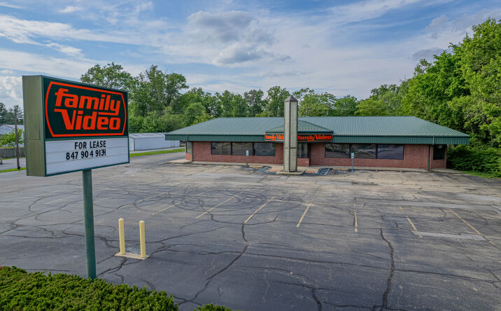 Pictures of Retail property located at 612 W Main St, Salem, IL 62881 for sales - image #1