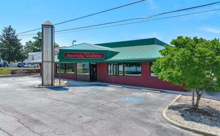 Pictures of Retail, Office property located at 319 W. Second St, Defiance, OH 43512 for lease - image #1
