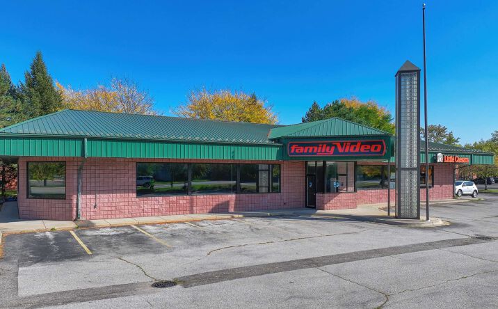Pictures of Retail property located at 520 Bittersweet Rd, Mishawaka, IN 46544 for lease - image #1