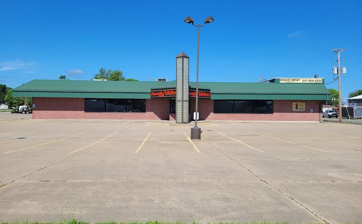 Pictures of Retail property located at 204 N Roche St, Knoxville, IA 50138 for lease - image #1