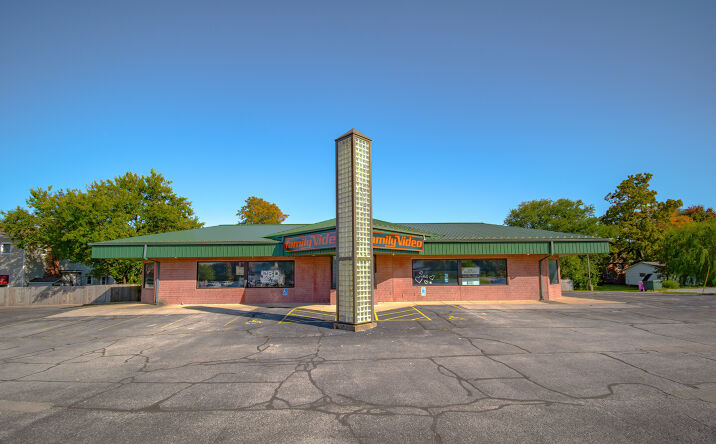 Pictures of Retail property located at 509 N Main St, Monmouth, IL 61462 for lease - image #1