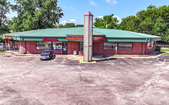 Pictures of Retail property located at 1925-1935 N Water St, Decatur, IL 62526 for lease - image #1