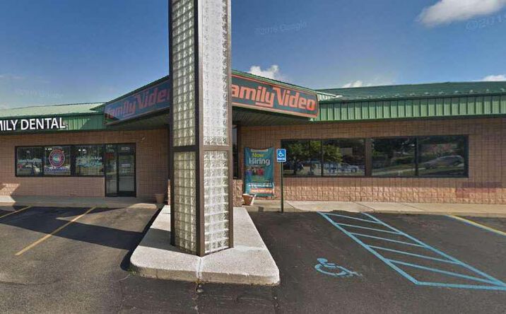 Pictures of Retail property located at 39036 Dequindre Rd, Sterling Heights, MI 48310 for lease - image #1