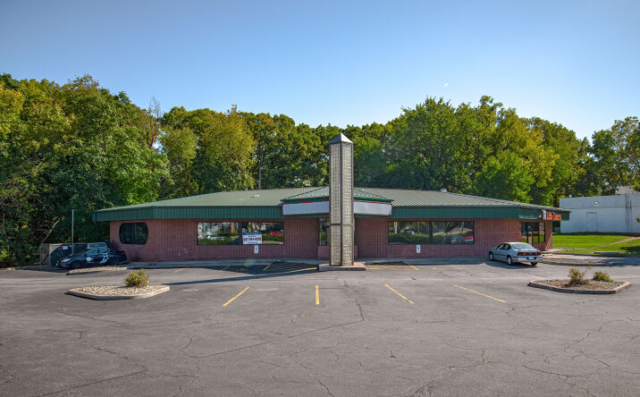 Pictures of Retail property located at 4100 12th Ave, Moline, IL 61265 for lease - image #1
