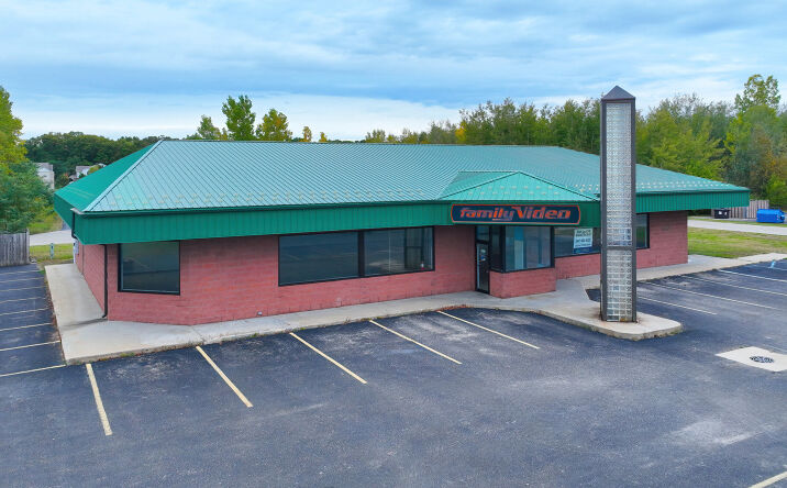 Pictures of Retail property located at 2472 Apple Ave, Muskegon, MI 49442 for lease - image #1