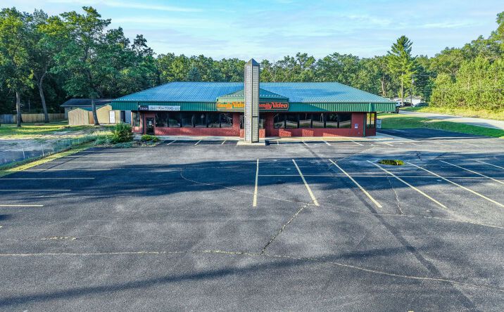 Pictures of Retail property located at 3287 W Houghton Lake Dr, Houghton Lake, MI 48629 for lease - image #1