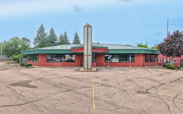 Pictures of Retail property located at 2524 S Cedar St, Lansing, MI 48910 for lease - image #1