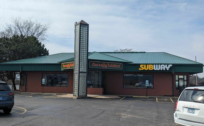 Pictures of Retail property located at 3615 N Wisconsin Ave, Peoria, IL 61603 for lease - image #1