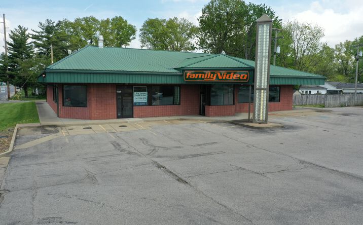 Pictures of Retail property located at 2000 Covert Ave, Evansville, IN 47714 for lease - image #1