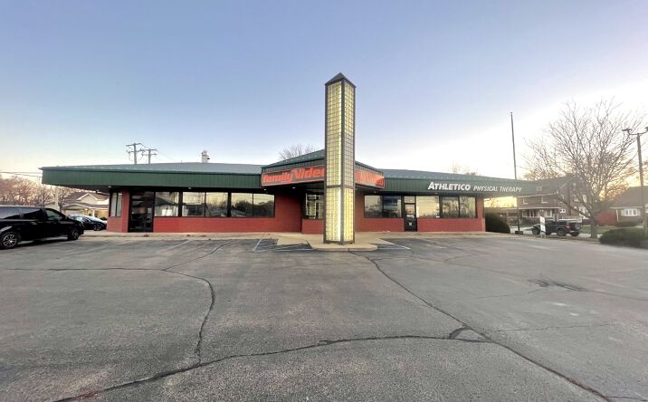 Pictures of Retail property located at 103 E Kent St, Streator, IL 61364 for lease - image #1