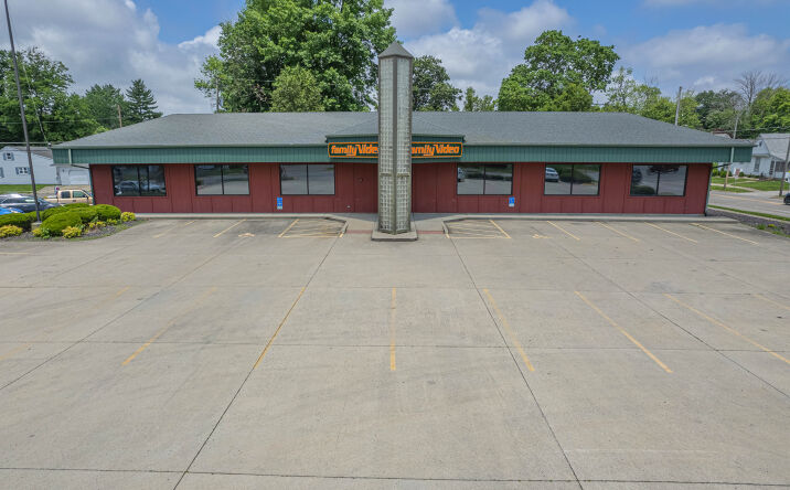 Pictures of Retail property located at 912 E Main St, Olney, IL 62450 for lease - image #1